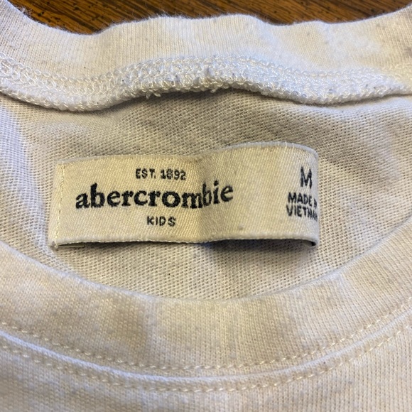 Super cute and adorable embroid abercrombie shirt! - Picture 3 of 4